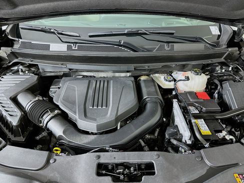 Used 2025 Chevrolet Traverse LT image 35