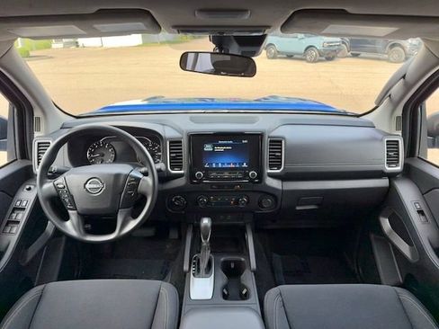 Used 2024 Nissan Frontier SV AWD/4WD image 14