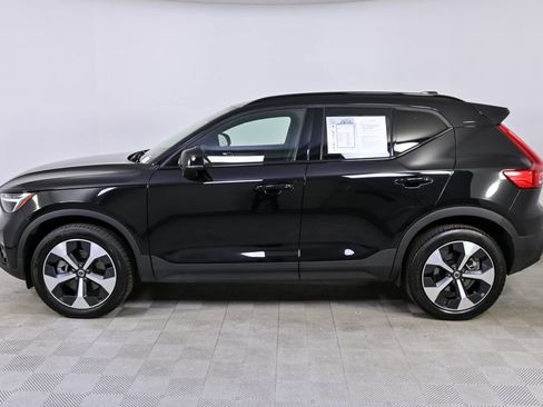 Certified 2025 Volvo XC40 B5 Plus image 2