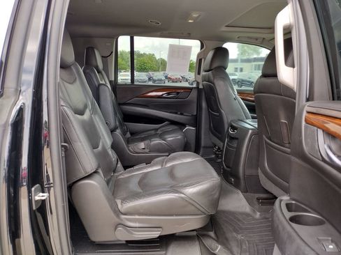 Used 2019 Cadillac Escalade ESV Luxury AWD/4WD image 13