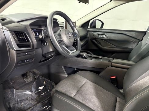Used 2024 Nissan Rogue SV FWD image 19