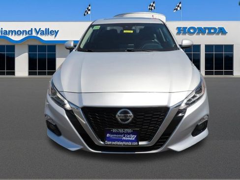 Used 2020 Nissan Altima 2.0 Platinum FWD image 2