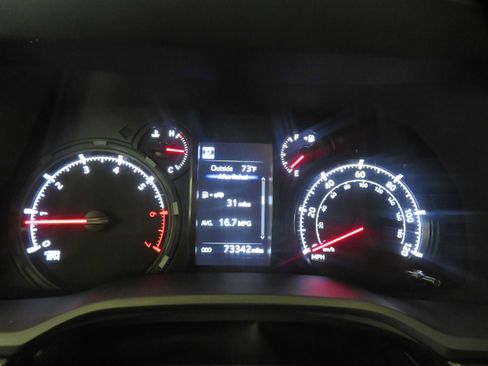 Used 2022 Toyota 4Runner SR5 AWD/4WD image 32