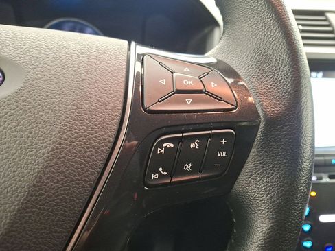 Used 2017 Ford Explorer Limited image 18