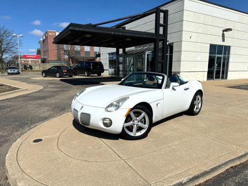 Used 2009 Pontiac Solstice Convertible w/ Premium Package image 9