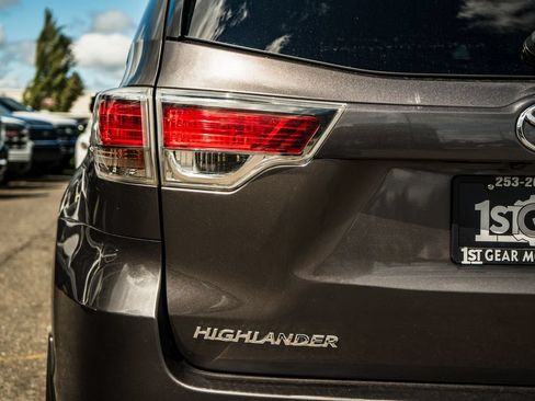 Used 2015 Toyota Highlander Limited Platinum AWD/4WD image 10