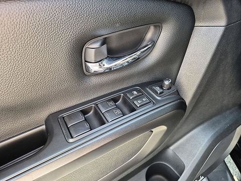 Used 2023 Nissan Titan PRO-4X w/ Pro-4x Convenience Package AWD/4WD image 12