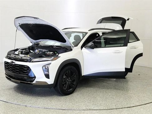 Used 2025 Chevrolet Trax ACTIV w/ Driver Confidence Package FWD image 11