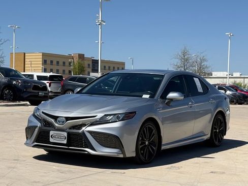 Used 2021 Toyota Camry XSE w/ Cold Weather Package image 10
