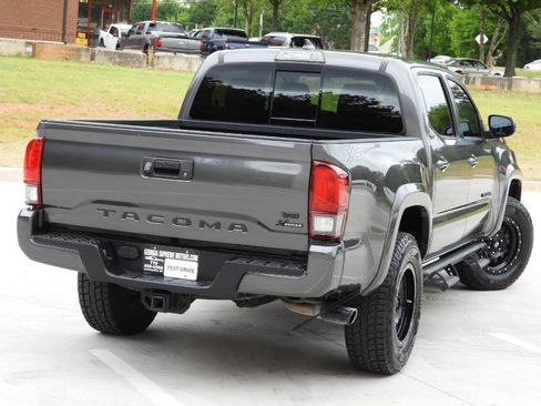 Used 2019 Toyota Tacoma SR5 RWD image 11