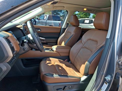 Certified 2023 Nissan Pathfinder Platinum AWD/4WD image 18