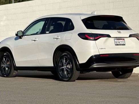 Used 2023 Honda HR-V EX-L image 3
