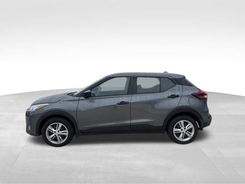 Used 2025 Nissan Kicks Play S image 2