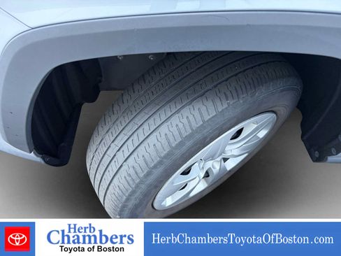 Used 2023 Toyota RAV4 LE AWD/4WD image 8
