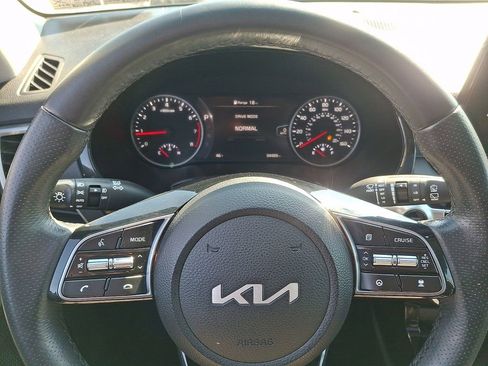 Certified 2023 Kia Seltos SX w/ SX Sunroof Package image 19