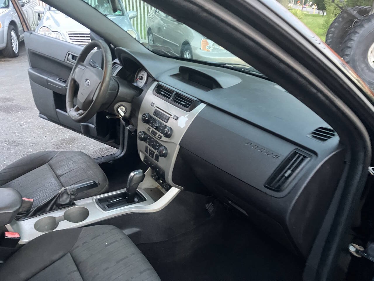 Used 2010 Ford Focus SE FWD image 24