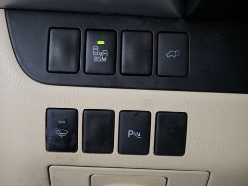 Used 2015 Toyota Highlander Limited image 26