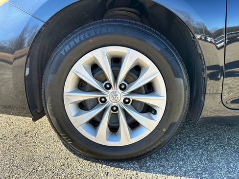 Used 2017 Toyota Camry SE image 11