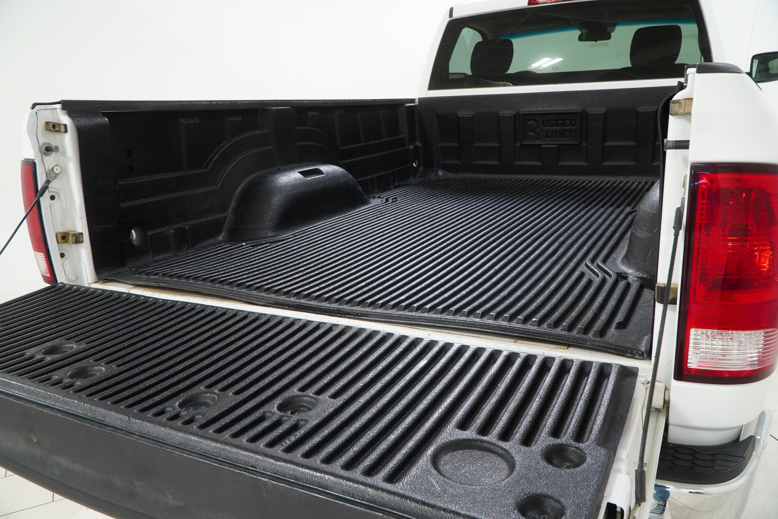 Used 2022 RAM 1500 Classic SLT AWD/4WD image 10