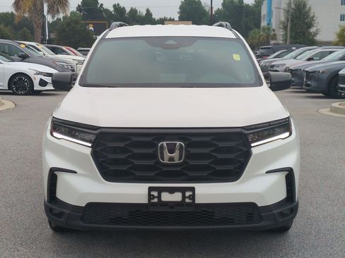 Used 2025 Honda Pilot Sport image 9