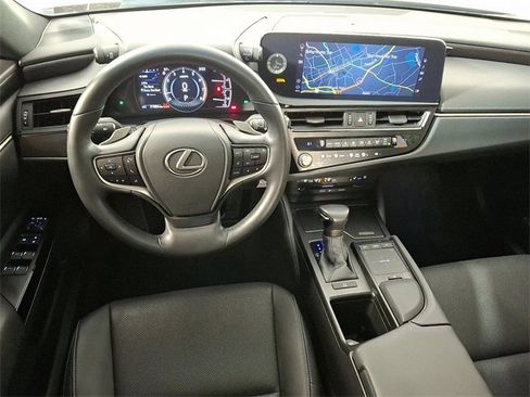 Used 2022 Lexus ES 350 w/ Premium Package image 2