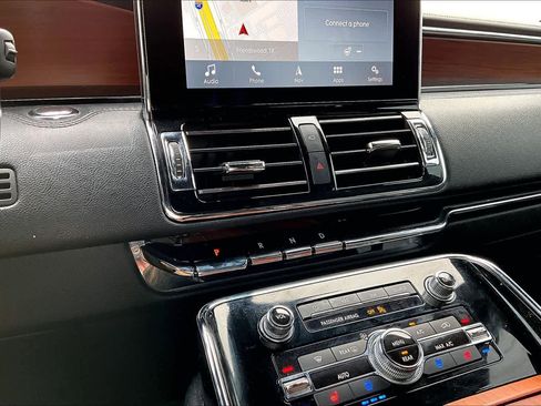Used 2019 Lincoln Navigator Reserve image 33