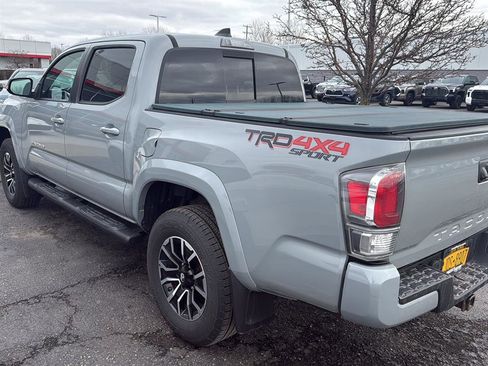 Used 2020 Toyota Tacoma TRD Sport image 4