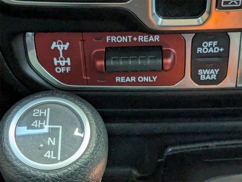 Used 2025 Jeep Wrangler Unlimited Rubicon w/ XTREMEE 35" Tire Package image 31