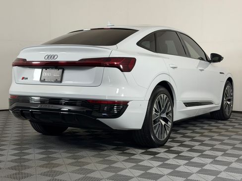 Used 2024 Audi Q8 e-tron Prestige AWD/4WD image 9