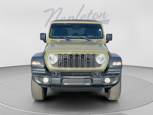 Used 2025 Jeep Wrangler Sport AWD/4WD image 9