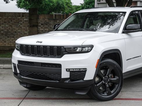 Used 2022 Jeep Grand Cherokee L Limited w/ Black Appearance Package RWD image 12