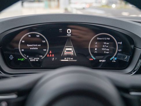 Used 2025 Porsche Cayenne image 14