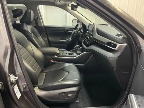Used 2022 Toyota Highlander XLE image 14