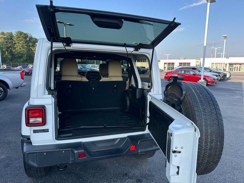 Used 2018 Jeep Wrangler Unlimited Sahara AWD/4WD image 20