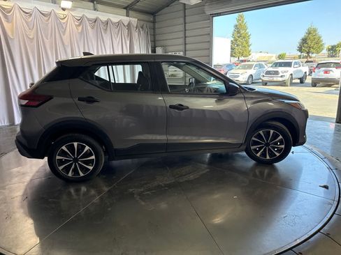Used 2023 Nissan Kicks S FWD image 4