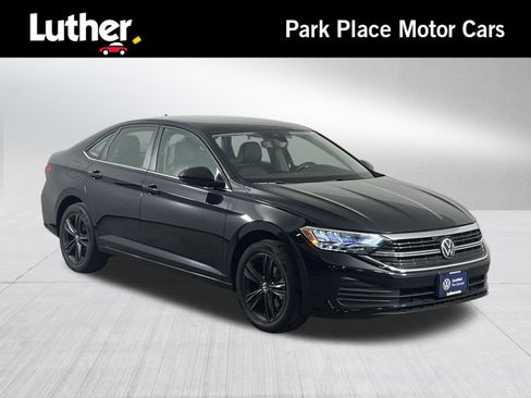 Certified 2023 Volkswagen Jetta SE w/ Panoramic Sunroof Package image 1