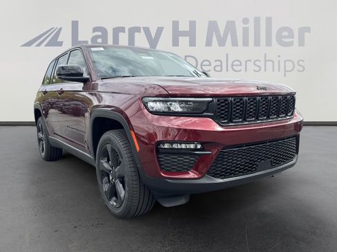 New 2025 Jeep Grand Cherokee Limited w/ Black Appearance Package image 2