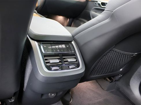 Certified 2025 Volvo XC90 B5 Plus image 12