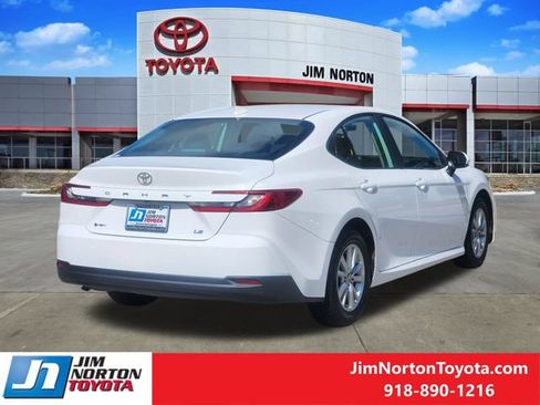 Used 2025 Toyota Camry LE FWD image 5