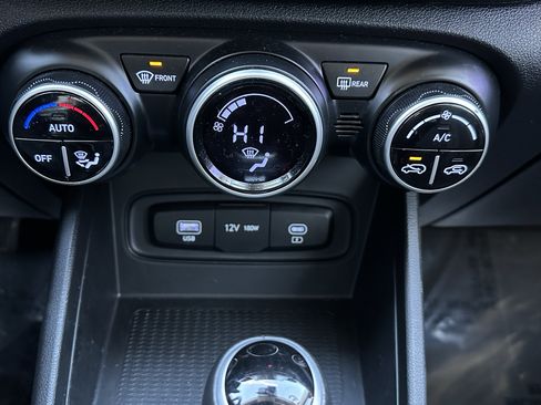 Used 2023 Hyundai Venue SEL image 31