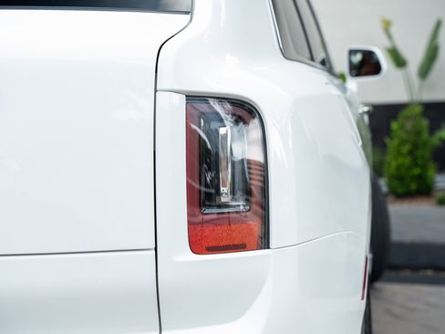 Used 2025 Rolls-Royce Cullinan image 18