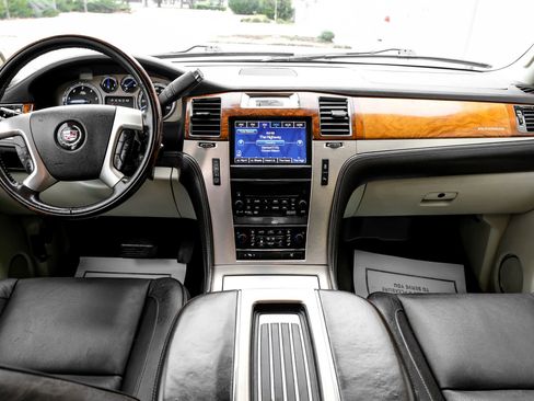Used 2013 Cadillac Escalade Platinum image 15