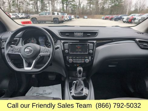 Used 2020 Nissan Rogue Sport SV w/ All-Weather Package AWD/4WD image 14