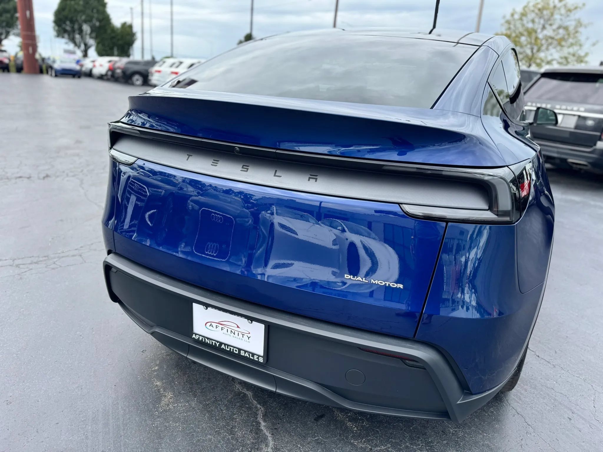 Used 2026 Tesla Model Y Long Range AWD/4WD image 4