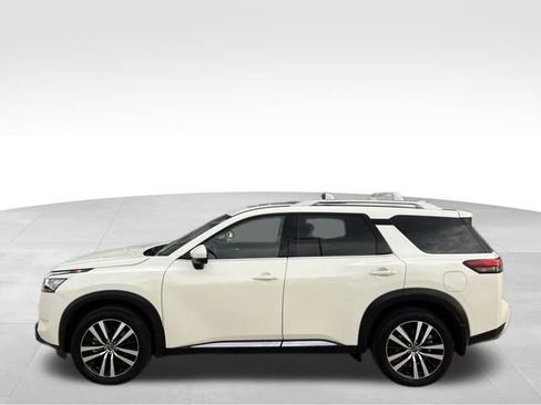 Used 2024 Nissan Pathfinder Platinum image 4