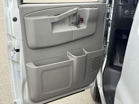 New 2026 Chevrolet Express 2500 RWD image 9