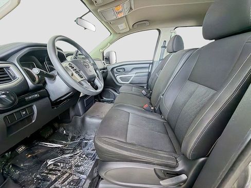 Used 2017 Nissan Titan SV image 15
