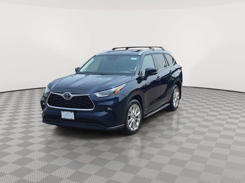 Used 2021 Toyota Highlander Limited AWD/4WD image 4