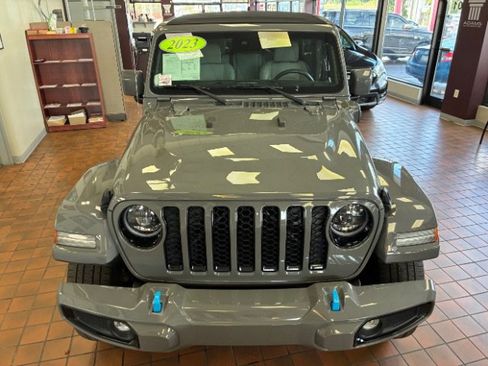 Used 2023 Jeep Wrangler Unlimited Sahara AWD/4WD image 6