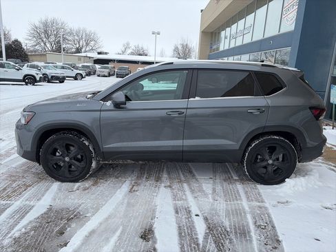 Used 2025 Volkswagen Taos SEL w/ Black Wheel Plus Package image 5